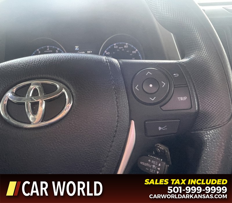 Toyota RAV4 Vehicle Full-screen Gallery Image 22