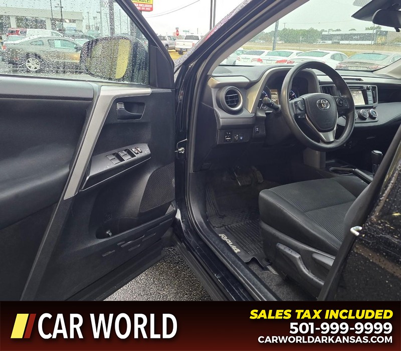 Toyota RAV4 Vehicle Full-screen Gallery Image 7