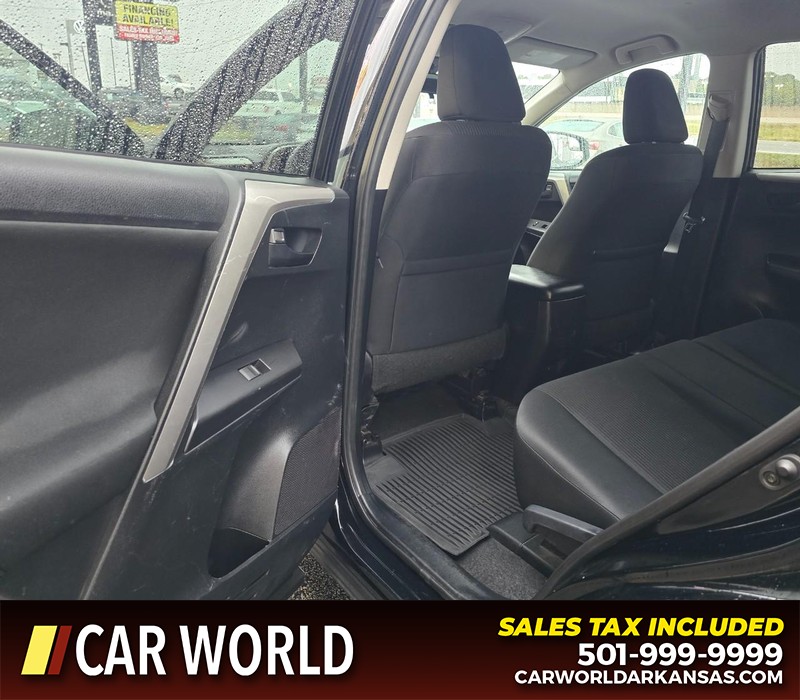 Toyota RAV4 Vehicle Full-screen Gallery Image 9