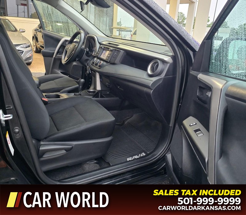 Toyota RAV4 Vehicle Full-screen Gallery Image 11