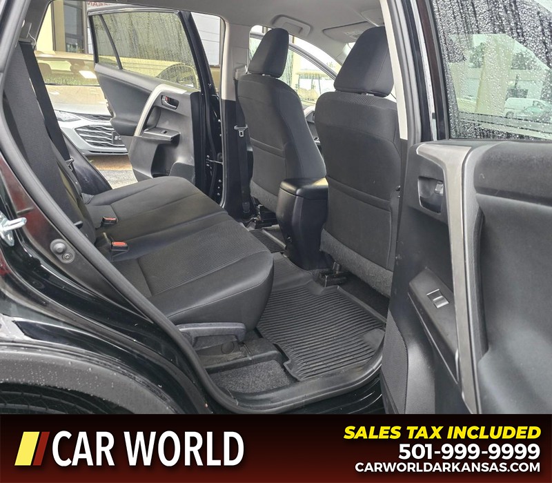 Toyota RAV4 Vehicle Full-screen Gallery Image 12