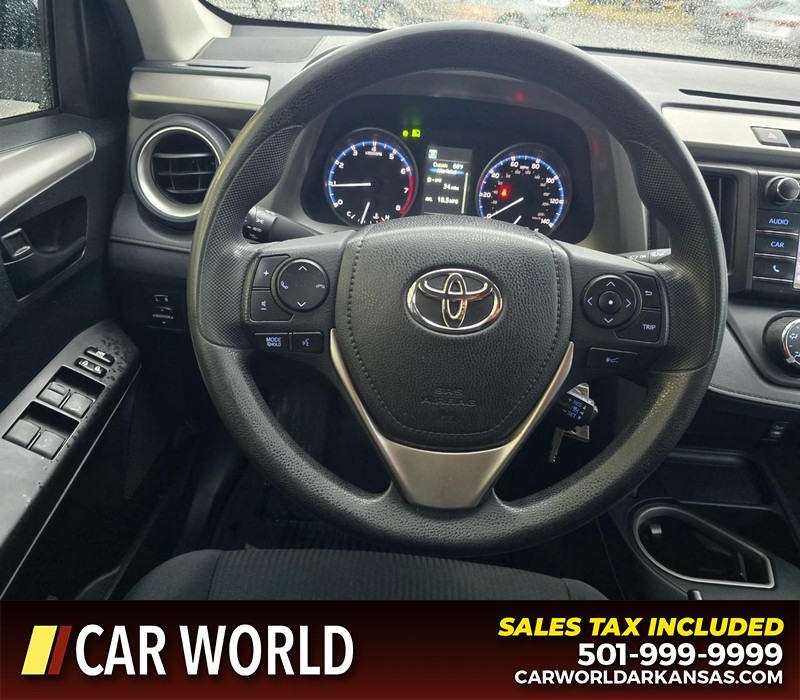 Toyota RAV4 Vehicle Full-screen Gallery Image 15