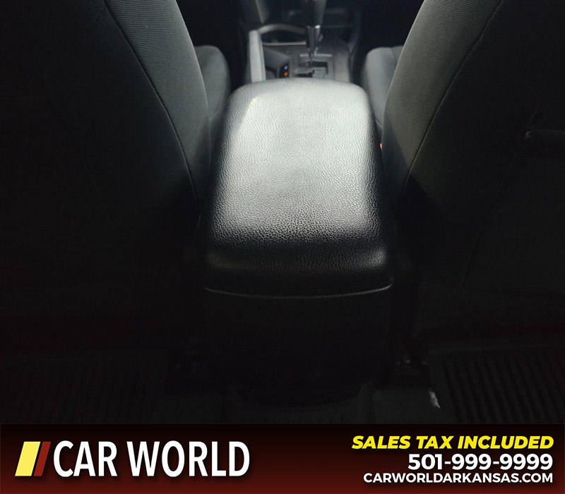 Toyota RAV4 Vehicle Full-screen Gallery Image 19