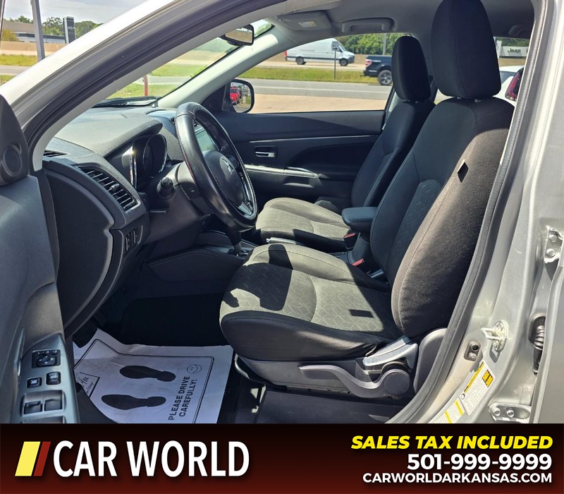 Mitsubishi Outlander Sport Vehicle Full-screen Gallery Image 9