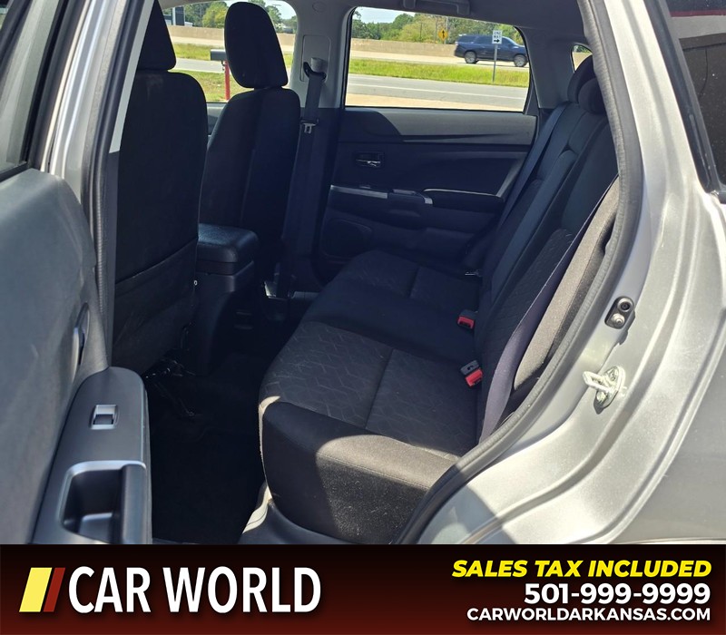 Mitsubishi Outlander Sport Vehicle Full-screen Gallery Image 11