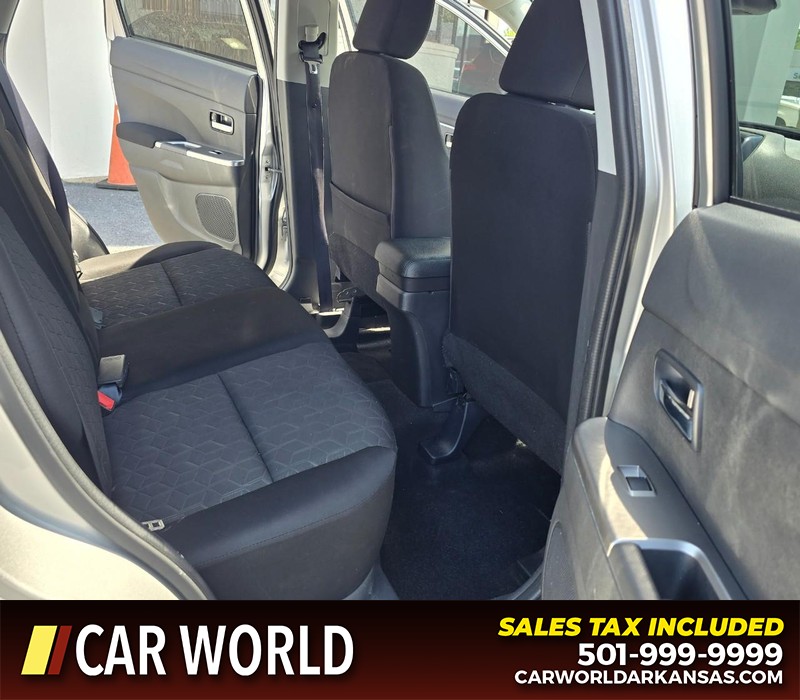 Mitsubishi Outlander Sport Vehicle Full-screen Gallery Image 13