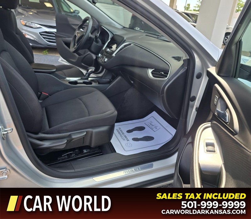 Chevrolet Malibu Vehicle Full-screen Gallery Image 11