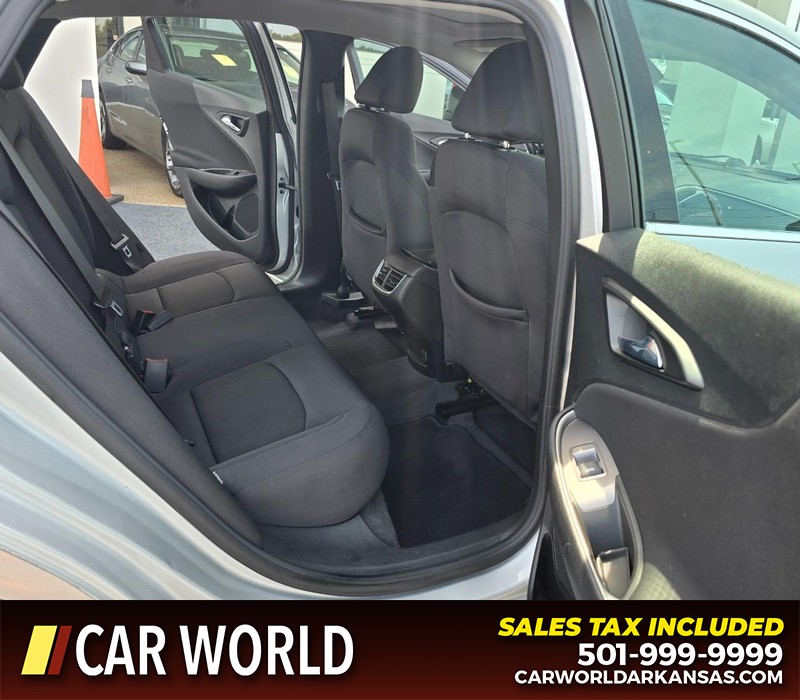 Chevrolet Malibu Vehicle Full-screen Gallery Image 12