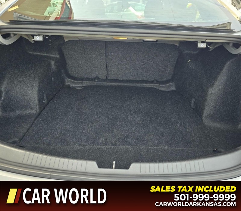 Chevrolet Malibu Vehicle Full-screen Gallery Image 13