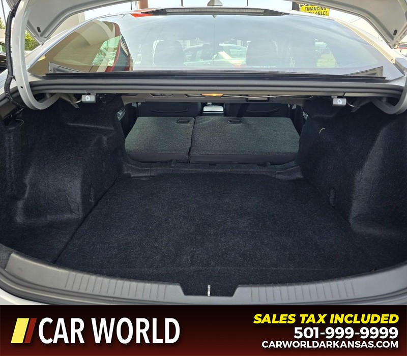 Chevrolet Malibu Vehicle Full-screen Gallery Image 14