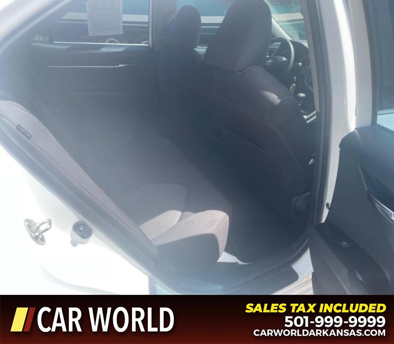 Toyota Camry Vehicle Full-screen Gallery Image 10