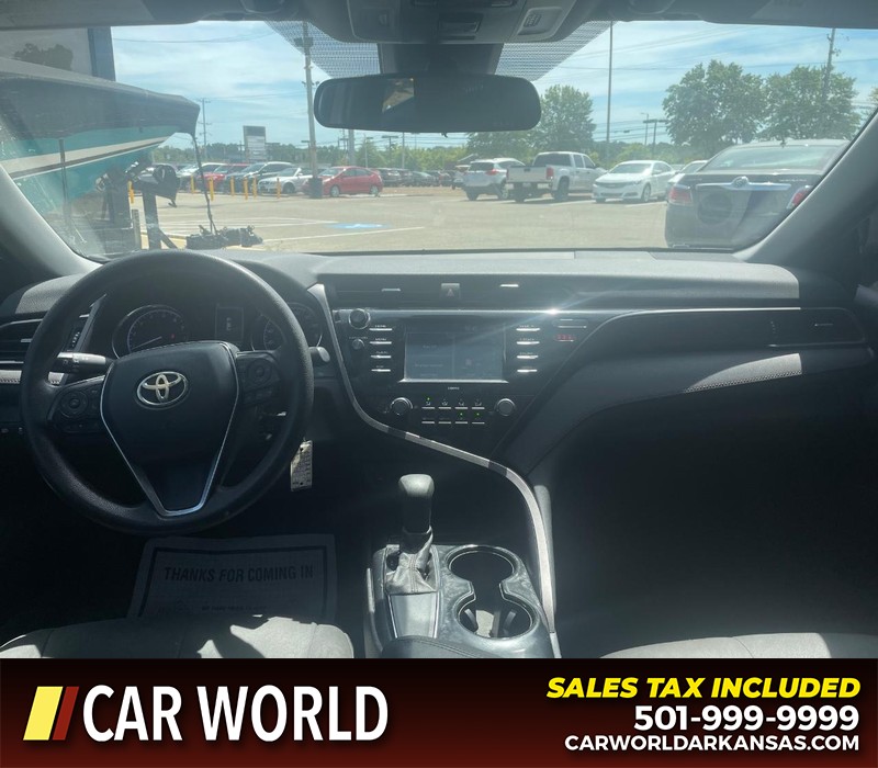 Toyota Camry Vehicle Full-screen Gallery Image 11