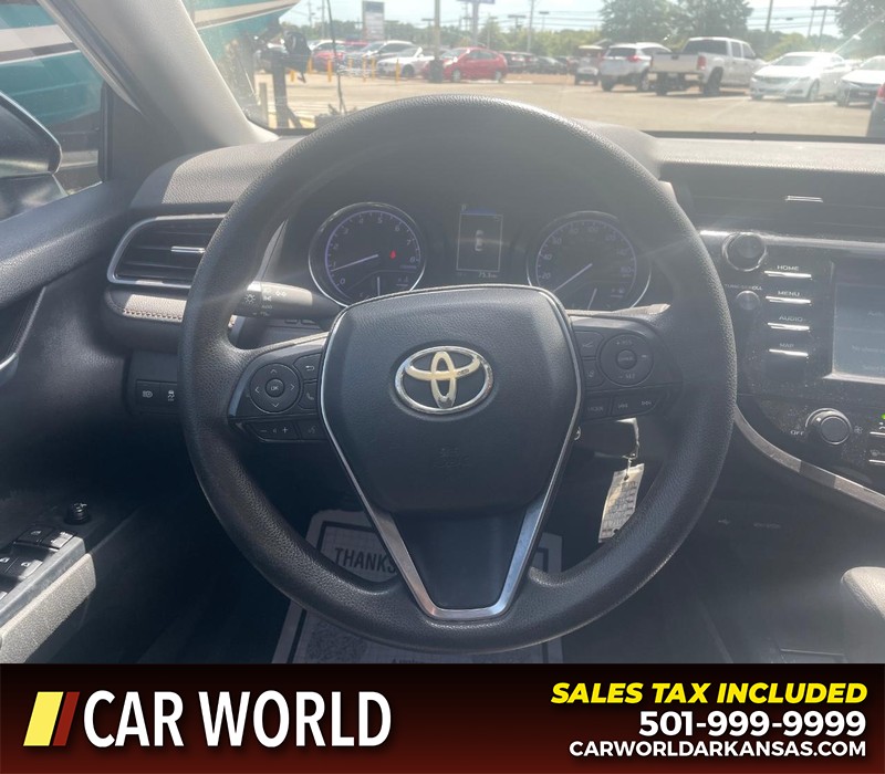 Toyota Camry Vehicle Full-screen Gallery Image 12