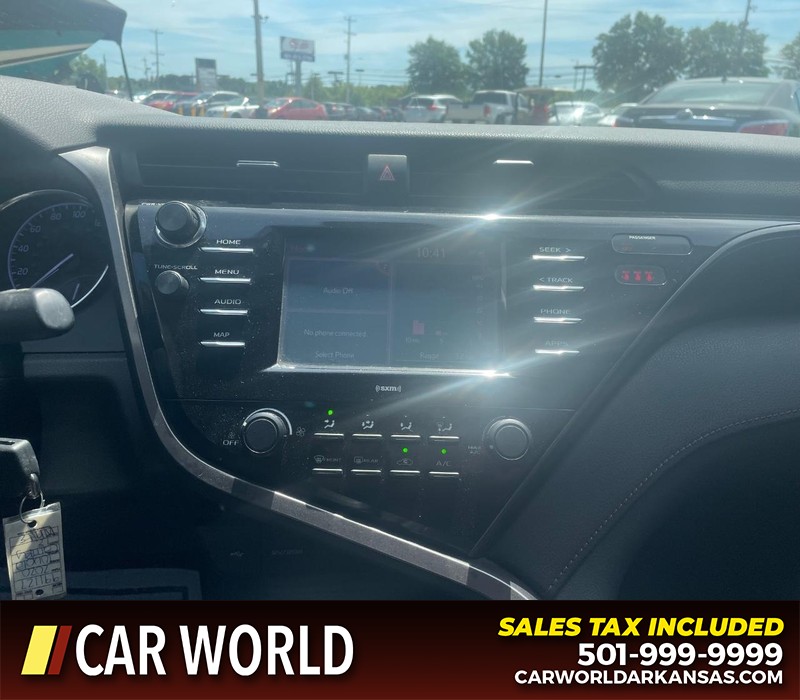 Toyota Camry Vehicle Full-screen Gallery Image 13