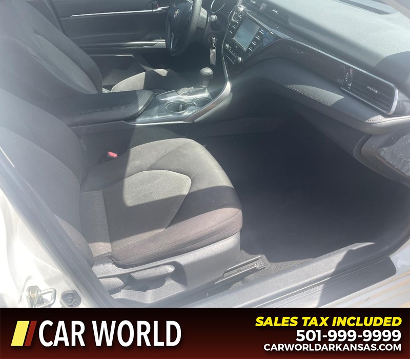 Toyota Camry Vehicle Full-screen Gallery Image 14