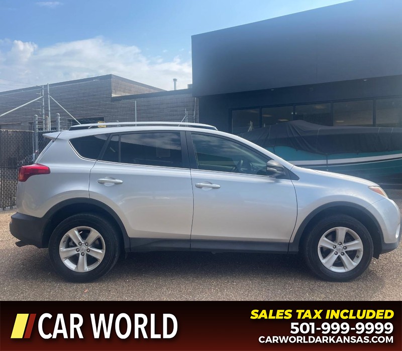 Toyota RAV4 Vehicle Full-screen Gallery Image 3