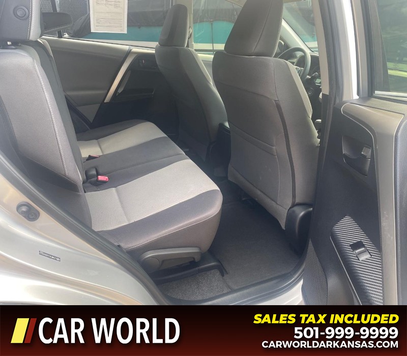 Toyota RAV4 Vehicle Full-screen Gallery Image 8