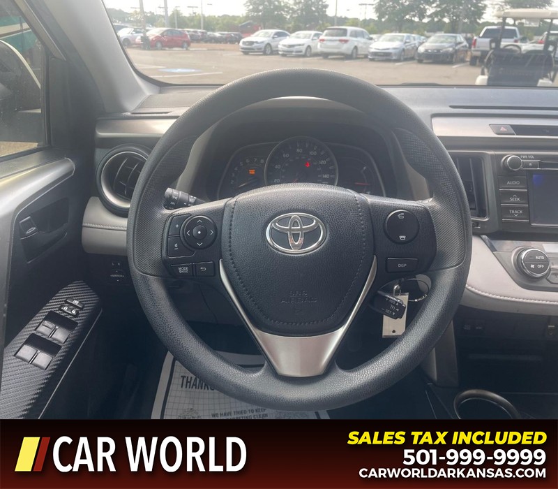 Toyota RAV4 Vehicle Full-screen Gallery Image 12