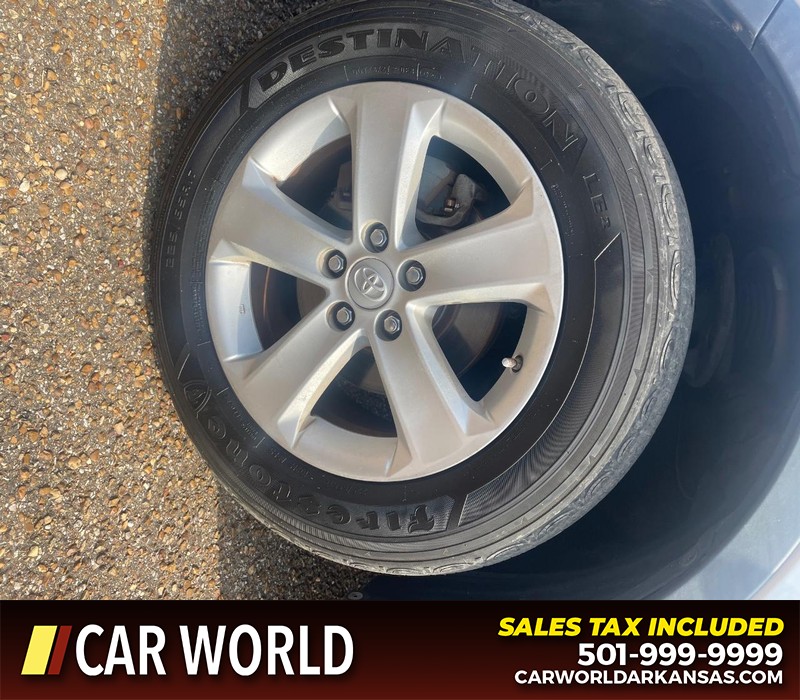 Toyota RAV4 Vehicle Full-screen Gallery Image 16