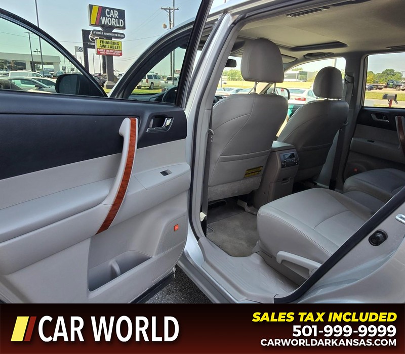 Toyota Highlander Vehicle Full-screen Gallery Image 9