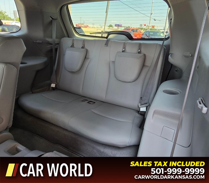 Toyota Highlander Vehicle Full-screen Gallery Image 11