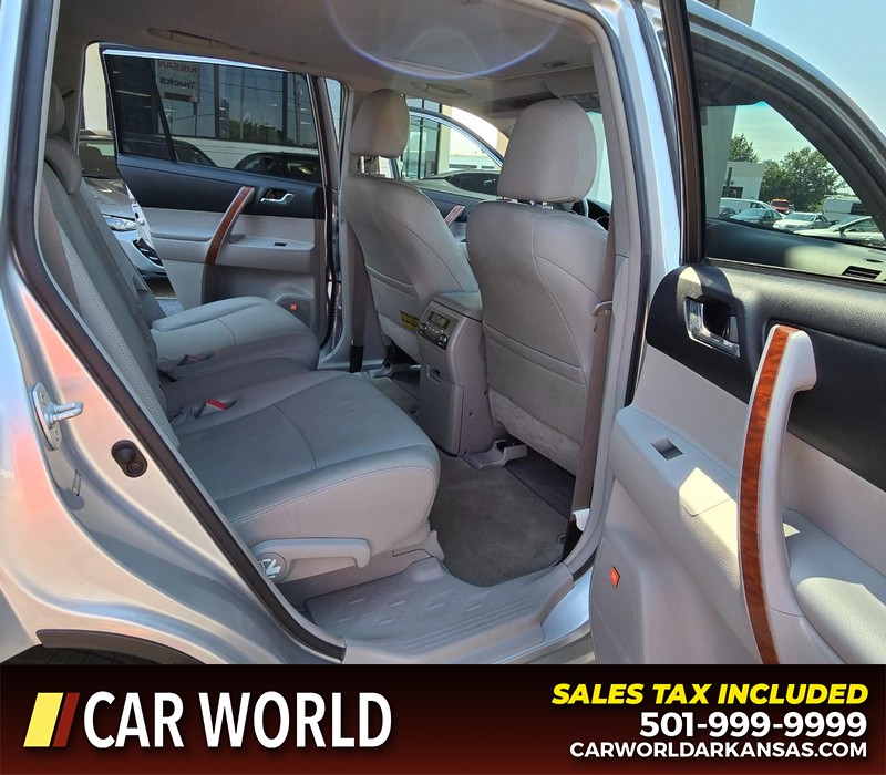 Toyota Highlander Vehicle Full-screen Gallery Image 13