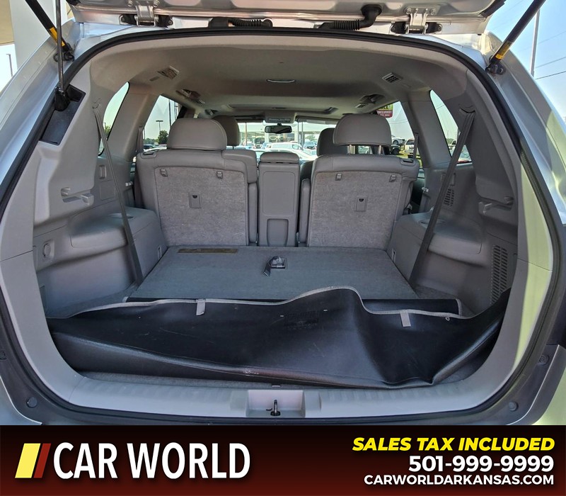 Toyota Highlander Vehicle Full-screen Gallery Image 16