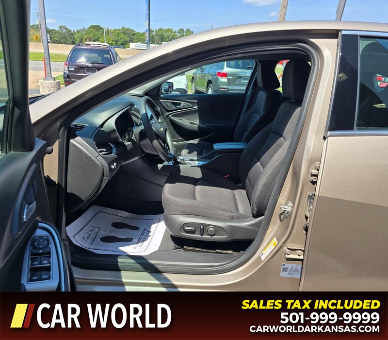 Chevrolet Malibu Vehicle Full-screen Gallery Image 8