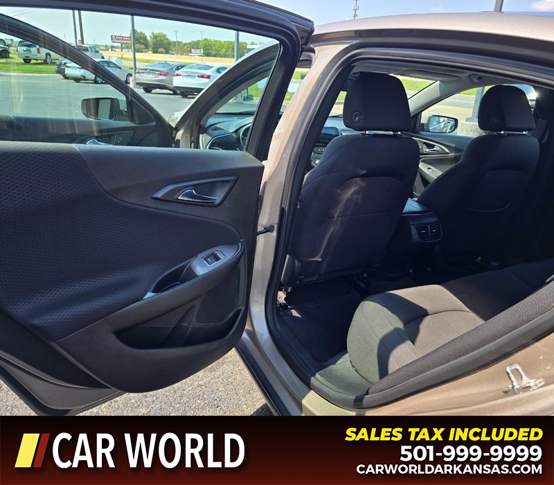 Chevrolet Malibu Vehicle Full-screen Gallery Image 9