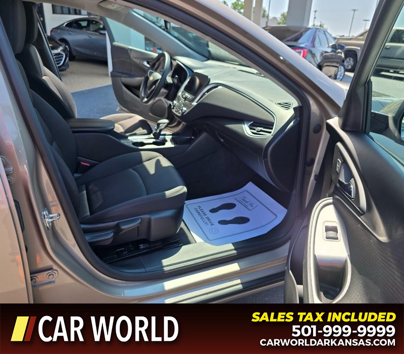 Chevrolet Malibu Vehicle Full-screen Gallery Image 11