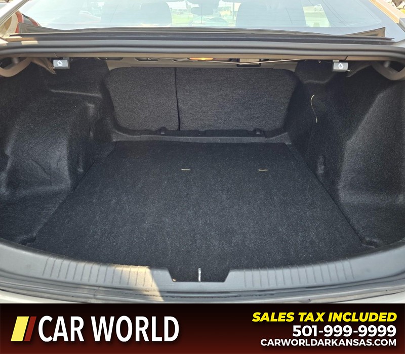 Chevrolet Malibu Vehicle Full-screen Gallery Image 13