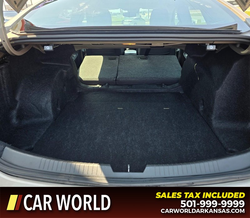 Chevrolet Malibu Vehicle Full-screen Gallery Image 14