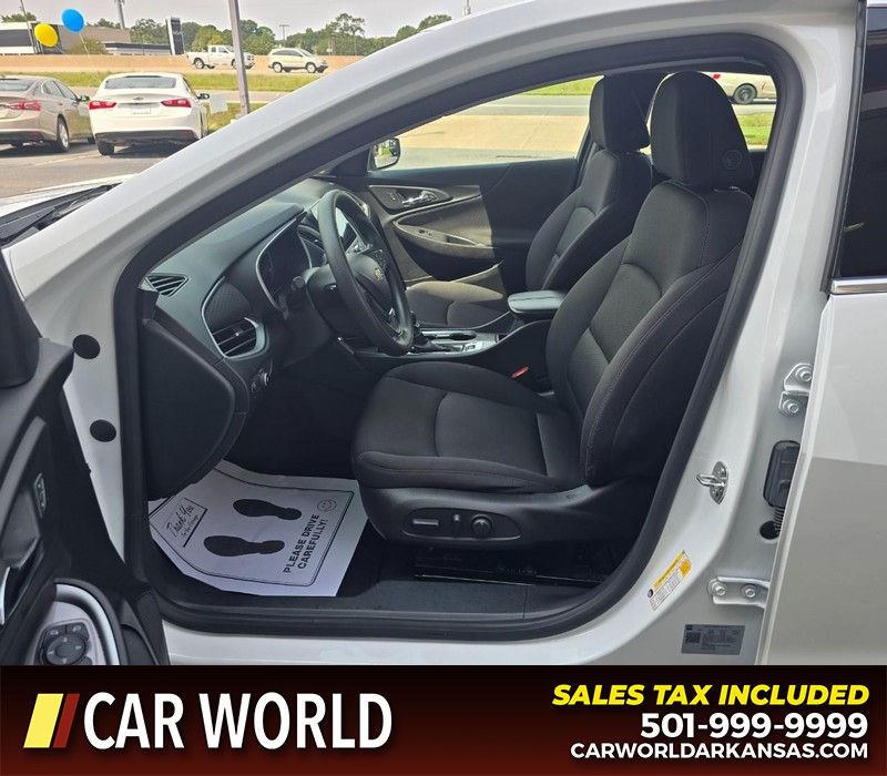 Chevrolet Malibu Vehicle Full-screen Gallery Image 8