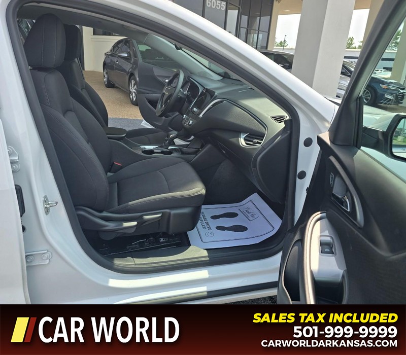 Chevrolet Malibu Vehicle Full-screen Gallery Image 11