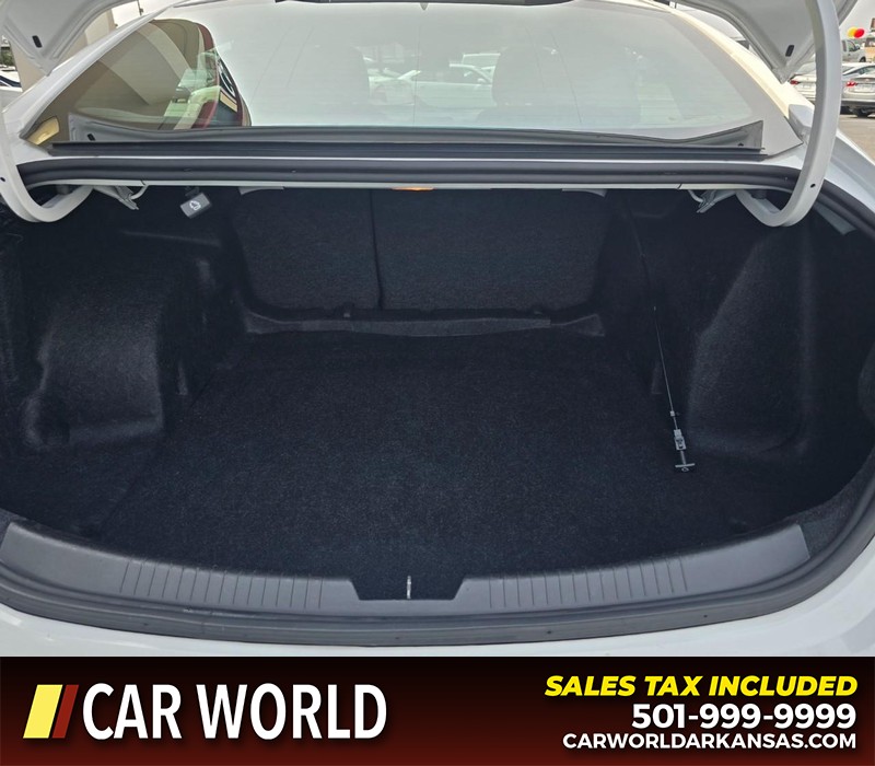 Chevrolet Malibu Vehicle Full-screen Gallery Image 13