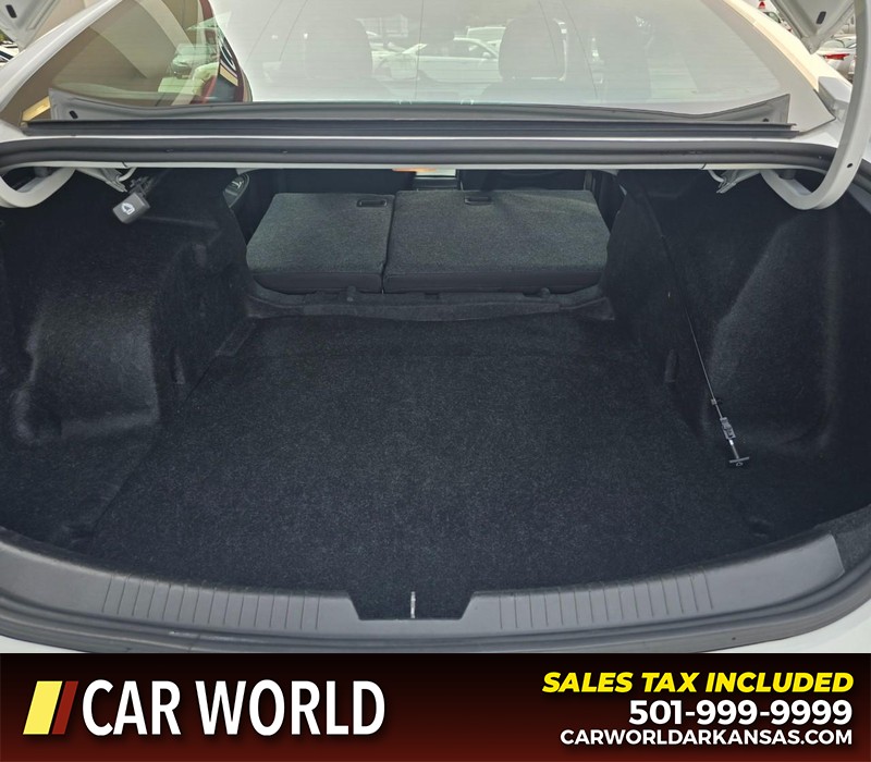 Chevrolet Malibu Vehicle Full-screen Gallery Image 14