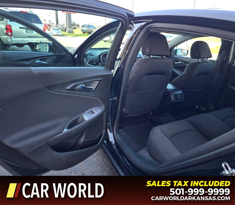 Chevrolet Malibu Vehicle Full-screen Gallery Image 9