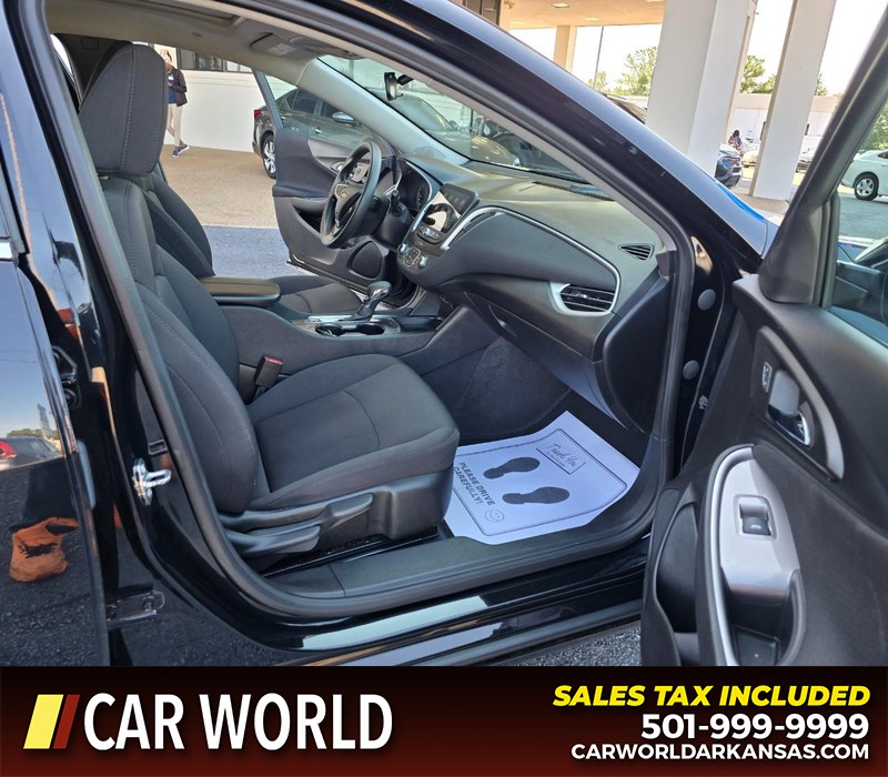 Chevrolet Malibu Vehicle Full-screen Gallery Image 11