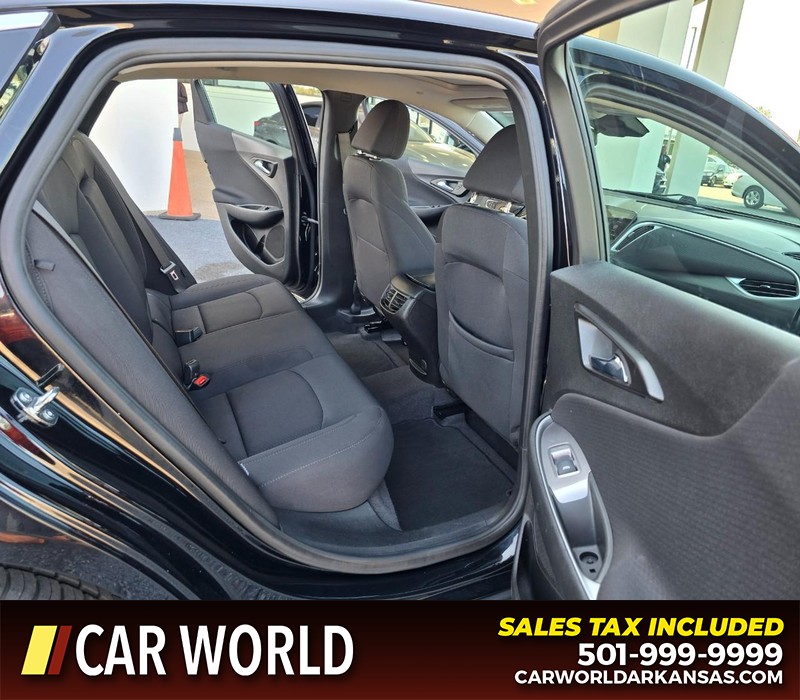 Chevrolet Malibu Vehicle Full-screen Gallery Image 12