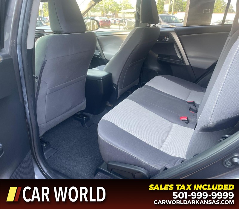 Toyota RAV4 Vehicle Full-screen Gallery Image 9