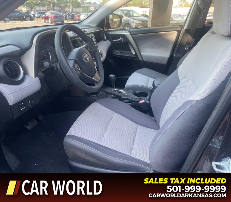 Toyota RAV4 Vehicle Full-screen Gallery Image 10