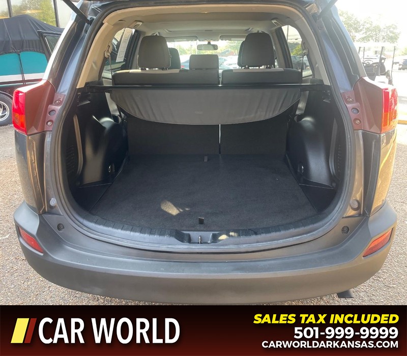 Toyota RAV4 Vehicle Full-screen Gallery Image 15