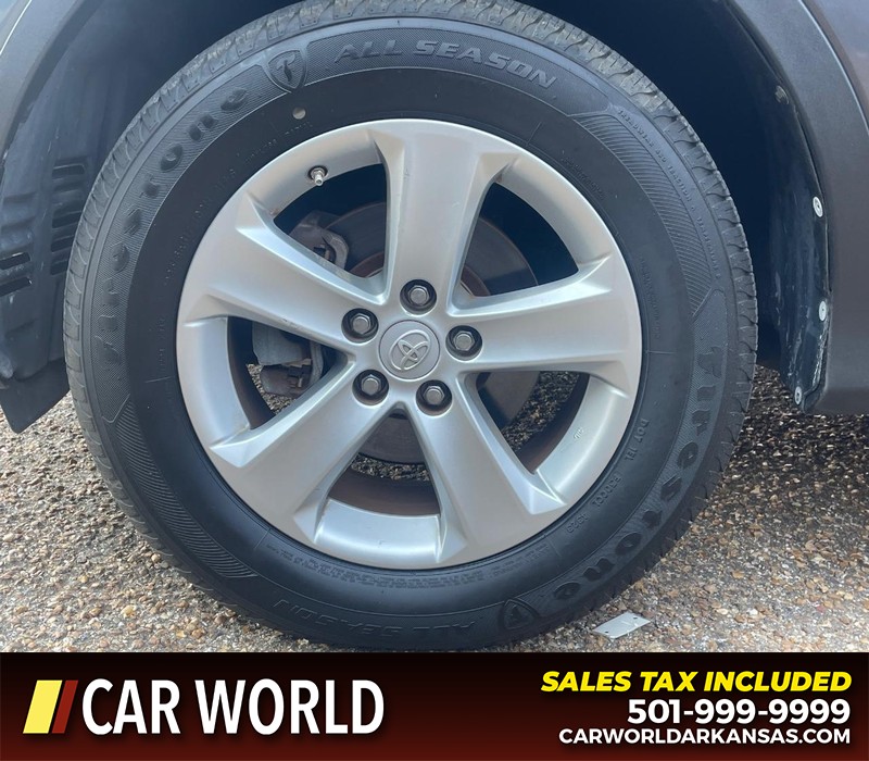 Toyota RAV4 Vehicle Full-screen Gallery Image 16