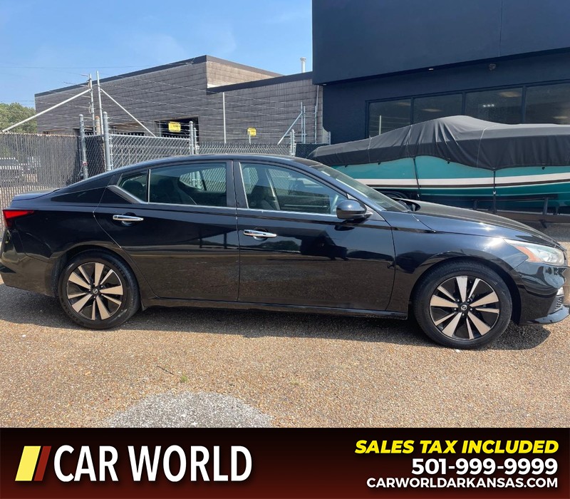 Nissan Altima Vehicle Full-screen Gallery Image 2