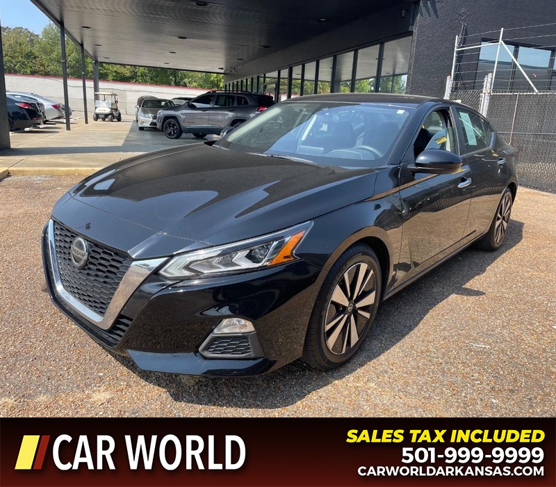 Nissan Altima Vehicle Full-screen Gallery Image 5