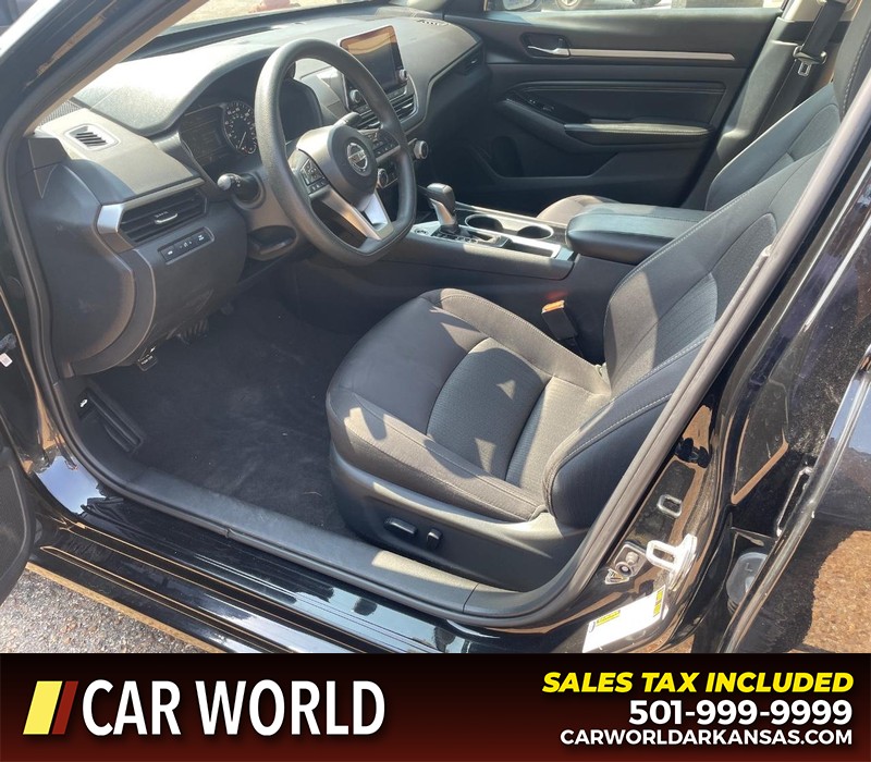 Nissan Altima Vehicle Full-screen Gallery Image 7