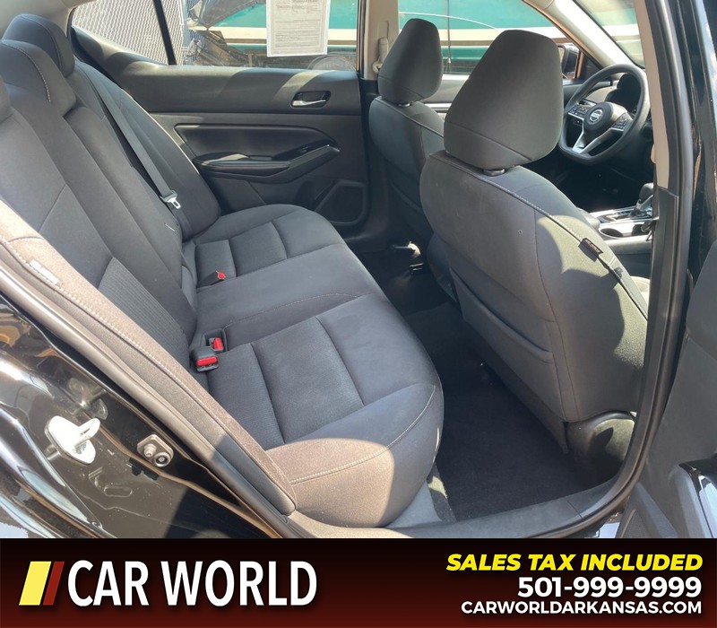 Nissan Altima Vehicle Full-screen Gallery Image 8