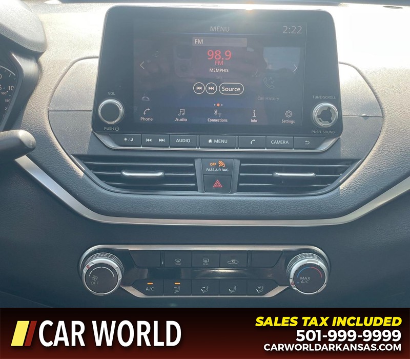 Nissan Altima Vehicle Full-screen Gallery Image 12