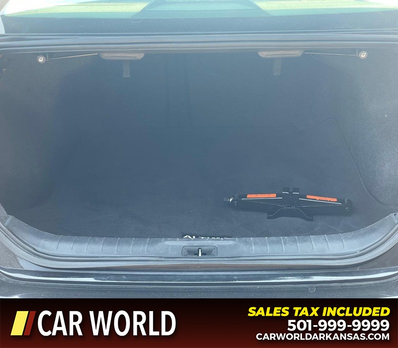 Nissan Altima Vehicle Full-screen Gallery Image 14