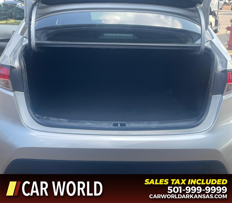 Toyota Corolla Vehicle Full-screen Gallery Image 16